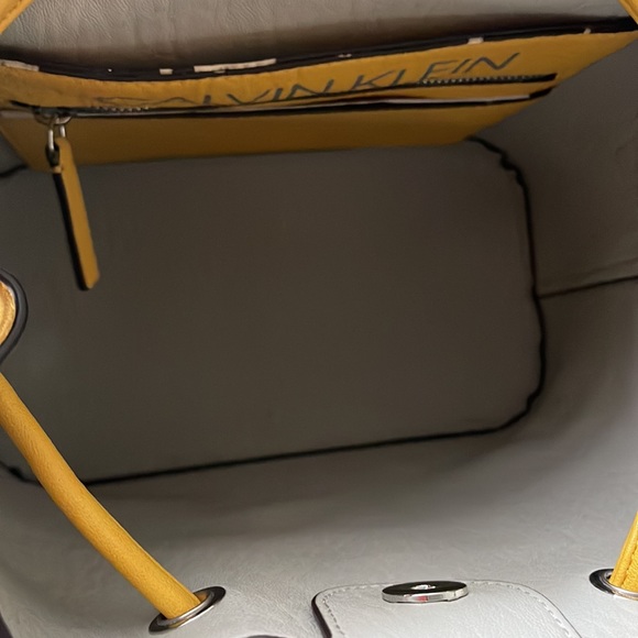 Interior picture of yellow Calvin Klein bag. Noticed flaw on interior - Picture 3 of 9